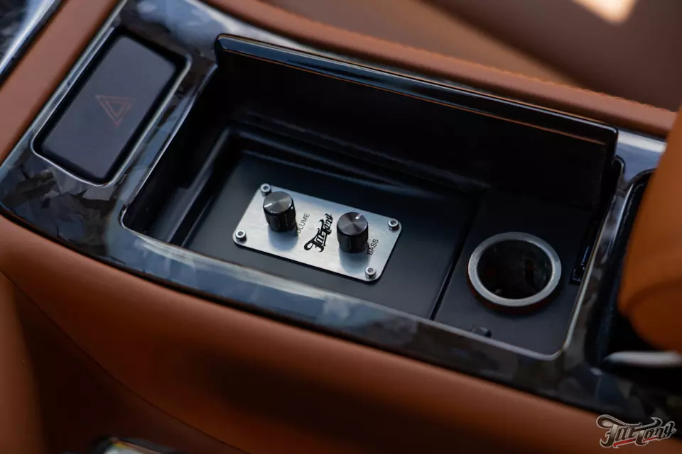 BMW 850i (E31). Полный перекрас, новая выхлопная система, полный пошив салона, карбон и музыка! Часть 3